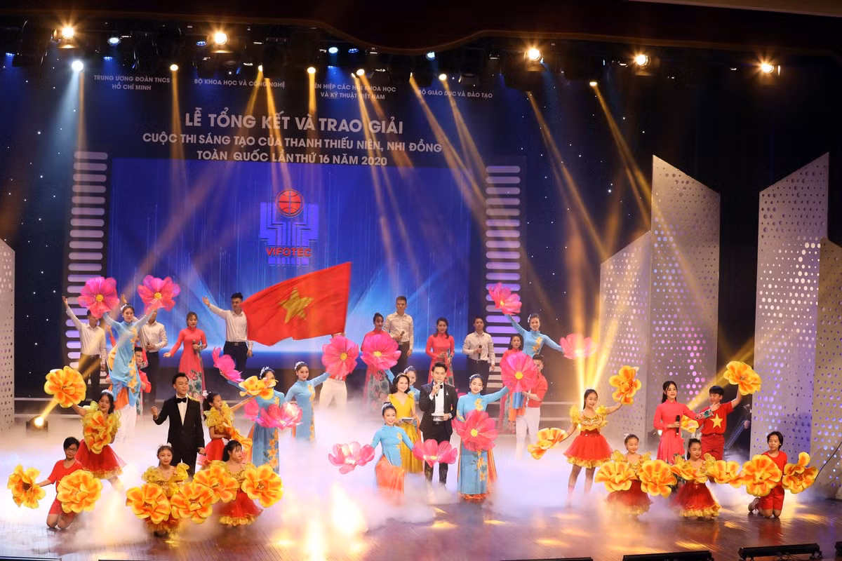 Hon 100 tac pham cua thanh thieu nien, nhi dong duoc trao giai sang tao