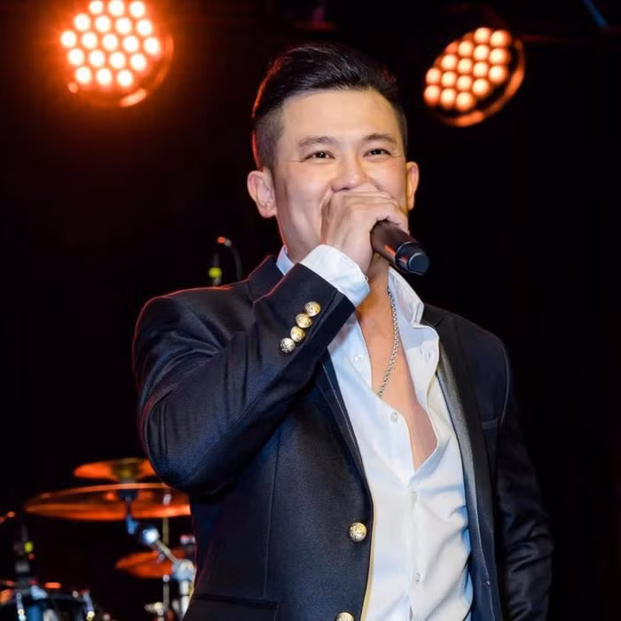 Nhung ngay cuoi doi cua ca si Van Quang Long