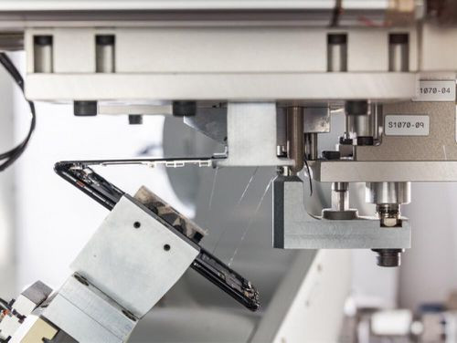 Apple pha huy iphone cu bang loai robot gi?-Hinh-2