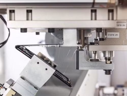 Apple pha huy iphone cu bang loai robot gi?-Hinh-2