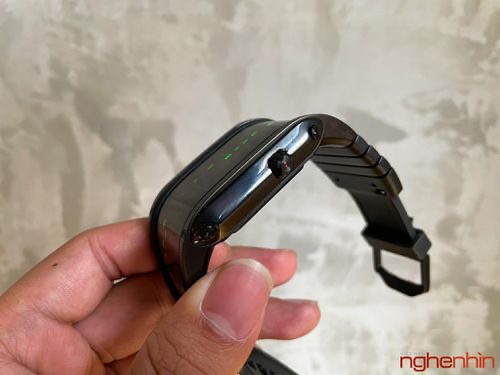 Màn hình không hề có vết hằn giống smartphone màn hình gập.