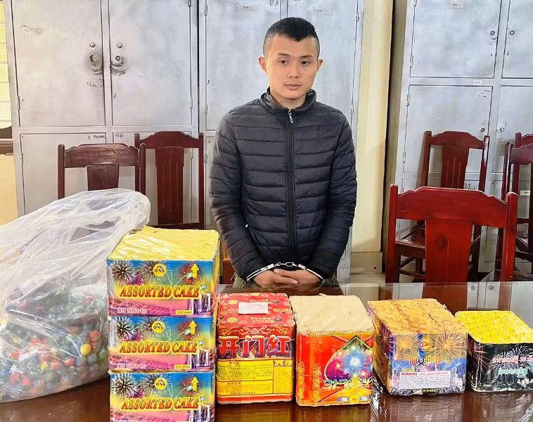 Dung mang xa hoi mua 20 kg phao no mang ve ban Tet