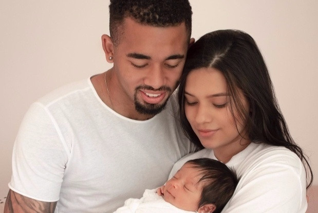 Don con gai dau long duoc 8 thang, Gabriel Jesus chia tay ban gai