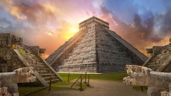 Tuy nhiên, một xã hội văn minh phát triển cao như vậy đã biến mất không dấu vết chỉ sau một đêm. Ngay cả những dấu vết về sự tồn tại trong quá khứ của họ, chúng ta cũng không có cách nào điều tra được. Chỉ còn lại một số di tích kiến trúc chưa bị lịch sử cuốn trôi.