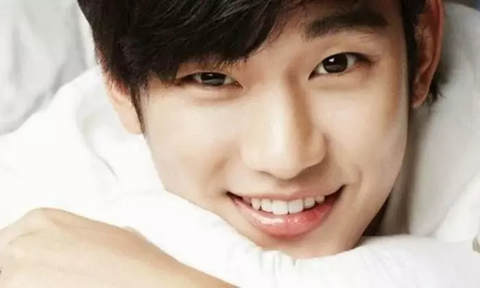 Nguoi so huu 1 trong 3 net tuong nay phuc day, van do nhu son-Hinh-2