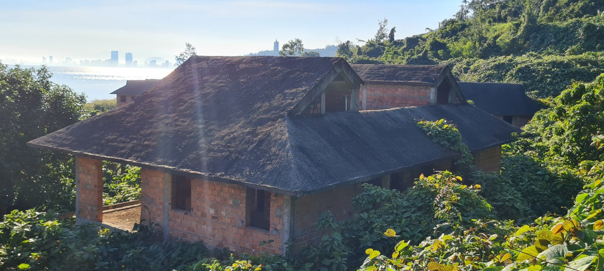 Giờ nơi đây là khung cảnh hoang vu lạnh lẽo, không một bóng người.