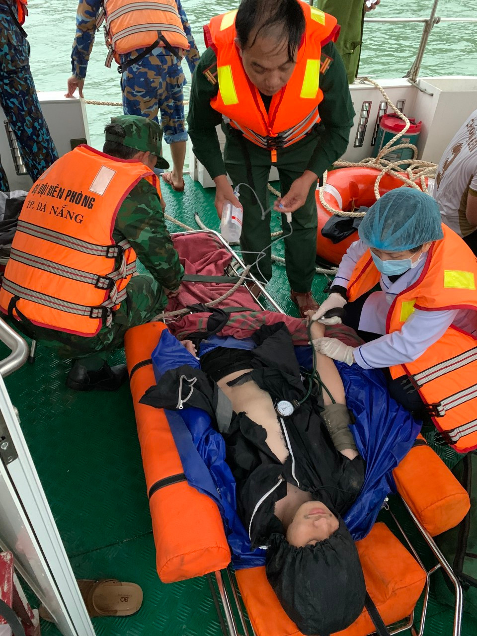 Da Nang:Trang dem cuu phuot thu bi nga xuong vuc tai deo Hai Van-Hinh-2