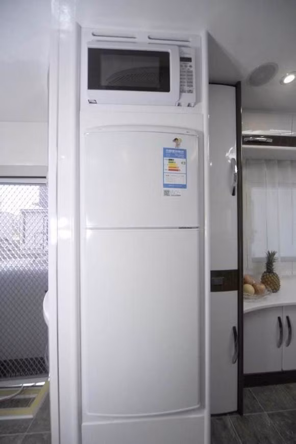 4 thứ không nên đển trên nóc tủ lạnh - Hình 2 4 thu khong nen den tren noc tu lanh-Hinh-2