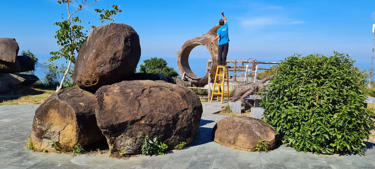 Nhiều hạng mục đang được trang trí phục vụ nhu cầu tham quan của du khách trong những ngày Tết đến, xuân về.