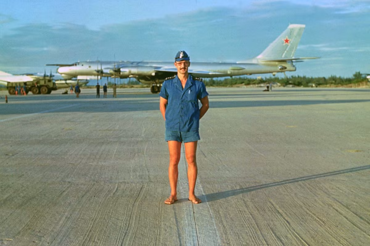 Máy bay tuần tra chống ngầm Tu-142MR của Không quân Hải quân Liên Xô tại Cam Ranh. Nguồn ảnh: clubadmiral.ru