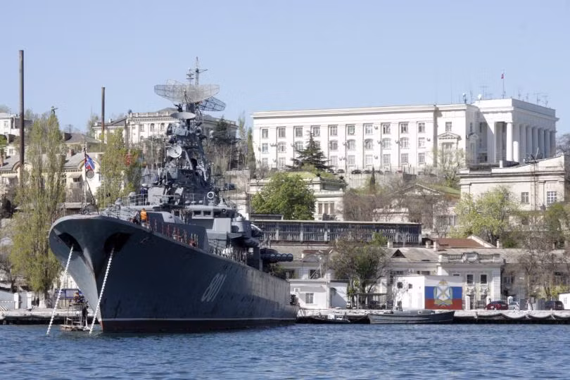 Và giờ thì người Nga mong có căn cứ hoàn chỉnh ở Tartus - cho phép sử dụng những khả năng của Hải quân Nga ở khu vực Địa Trung Hải một cách hiệu quả hơn. Cơ sở hạ tầng sau khi đổi mới cho phép cả tàu chiến lớn, tàu ngầm và máy bay hải quân cùng trú đóng trong một thời điểm. Nguồn ảnh: wiki