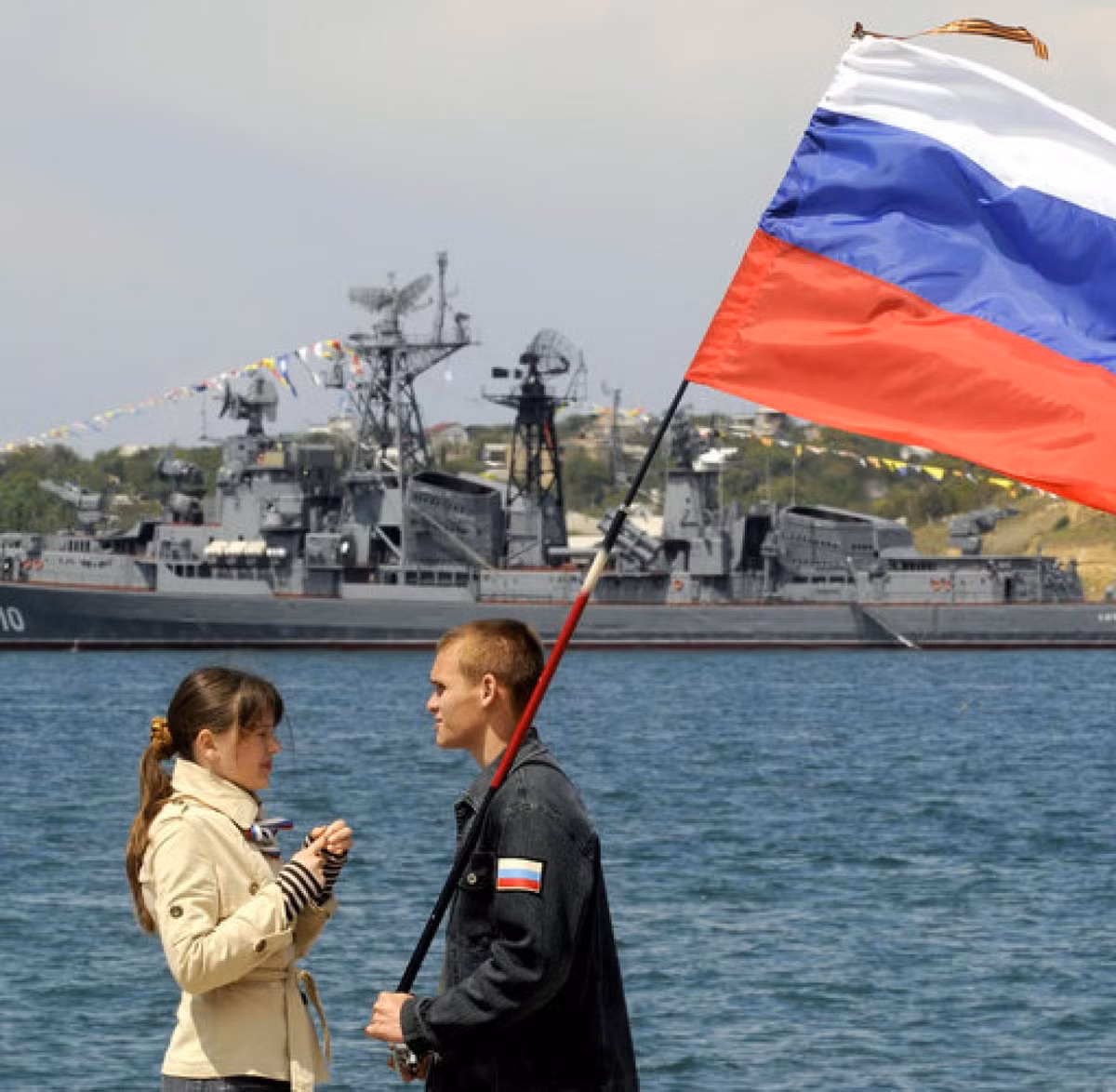 Ngoài Cam Ranh, Nga cũng đang nỗ lực đàm phán nhằm đặt căn cứ quân sự ở Trung Đông và Địa Trung Hải, châu Mỹ và châu Mỹ La tinh. Cụ thể, ở Trung Đông, kể từ năm 1977 tới nay Nga chỉ có điểm cung ứng hậu cần (PMTO) tại Tartus, Syria - cho phép cung cấp nhiên liệu và nước ngọt cho các tàu thuyền, bổ sung nguồn thực phẩm, tiến hành sửa chữa thường xuyên - khác xa với khái niệm căn cứ. Nguồn ảnh: clubadmiral.ru