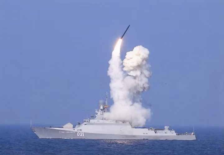 Hãng thông tấn Sputnik News gần đây cũng cho rằng, Việt Nam có khả năng lựa chọn chế tạo tàu tên lửa Project 21631 Buyan-M trang bị tên lửa hành trình Kalibr-NK thay thế cho các tàu 1241RE lỗi thời.