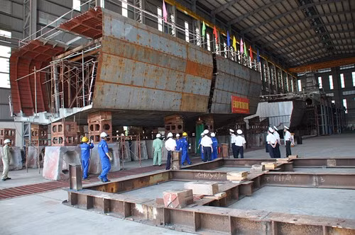 Đây là thời điểm thích hợp để công nghiệp đóng tàu quân sự Việt Nam nâng cấp năng lực, phát triển các lớp tàu chiến đấu tên lửa lớn hơn, góp phần bảo vệ đất nước trong bối cảnh diễn biến trên Biển Đông hết sức phức tạp, tiềm ẩn nhiều xung đột trong tương lai. Nguồn ảnh: Báo Hải quân