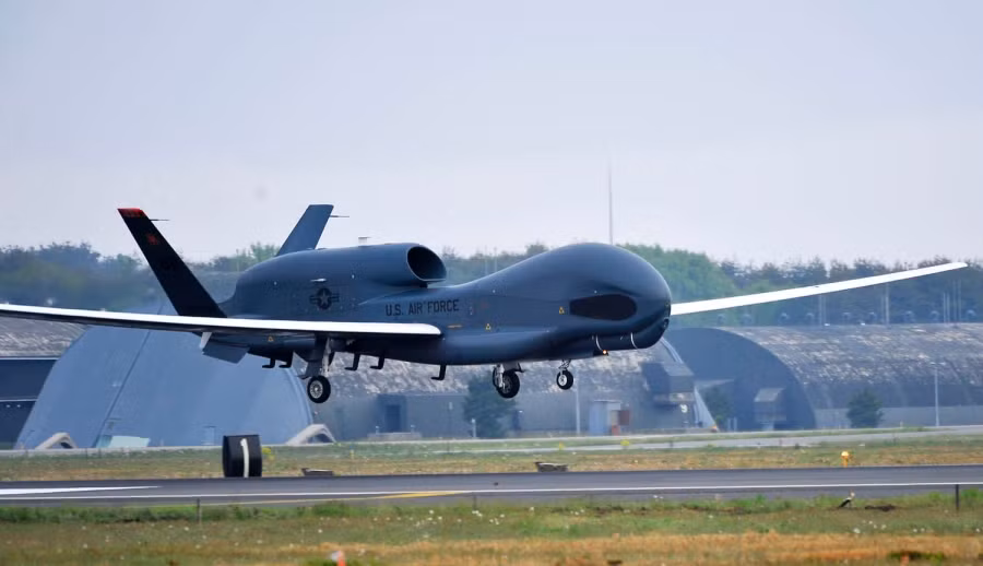 Trả lời câu hỏi của phóng viên về việc các chuyến bay được Ukraine tiến hành trinh sát gần biên giới phía Nam nước Nga, Trung tướng Sevostyanov đã cho biết "Chắc chắn đó không phải là máy bay của Ukraine vì đơn giản là phi công Ukraine không hề có máy bay để bay". Nguồn ảnh: Star.