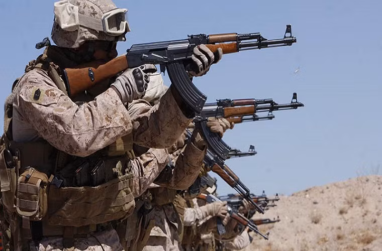 Vậy nên, những khẩu Kalashnikov trong tương lai sẽ được Nga viện trợ cho Philippines sẽ có thể có nguồn cung đạn dược đầy đủ từ trong kho quân nhu của quân đội nước này. Nguồn ảnh: BI.