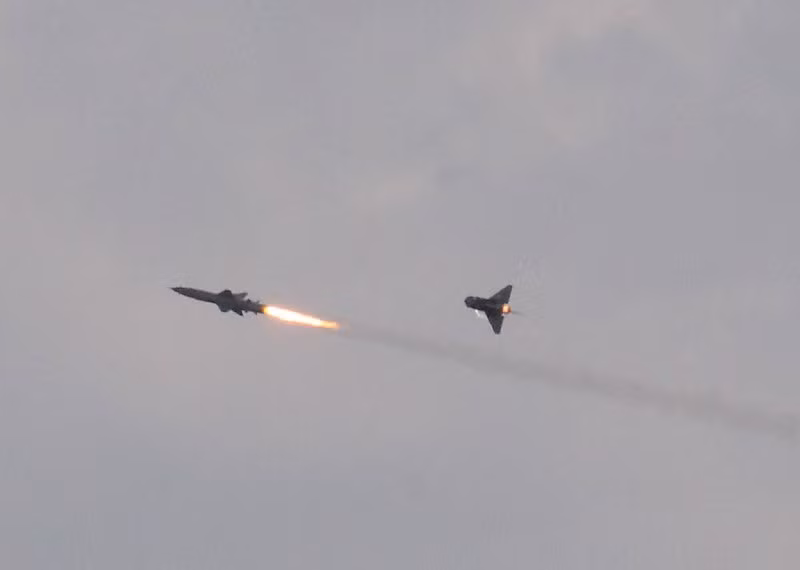 Sau khi tách tầng đầu, tên lửa bắt đầu sử dụng nhiên liệu dạng lỏng. Hiện tại, các tên lửa S-75 Dvina của Romani là bản nâng cấp S-75M3 "Volhov", trong khi đó bản của Việt Nam đang sử dụng là bản nâng cấp S-75M3 Volga-2. Nguồn ảnh: CNR.