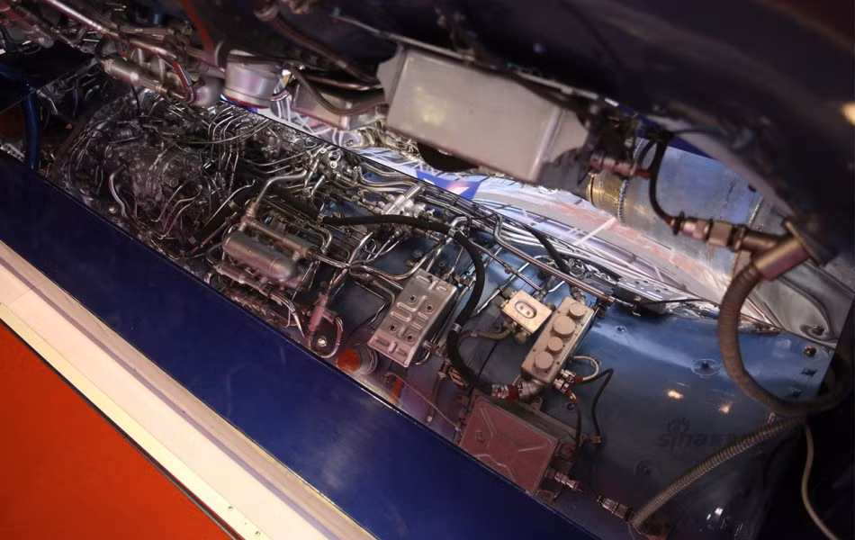 Nói là vậy nhưng cuối cùng Trung Quốc cũng phải cắn răng chi ra hơn 2 tỷ USD để mua nguyên một lô hơn 20 chiến đấu cơ Su-35 (do Nga không chịu bán lẻ). Với mục tiêu nắm được một phần công nghệ chế tạo động cơ AL-41F1S như cách họ đã từng làm khi nhái động cơ AL-31F trong quá khứ. Nguồn ảnh: Sina.