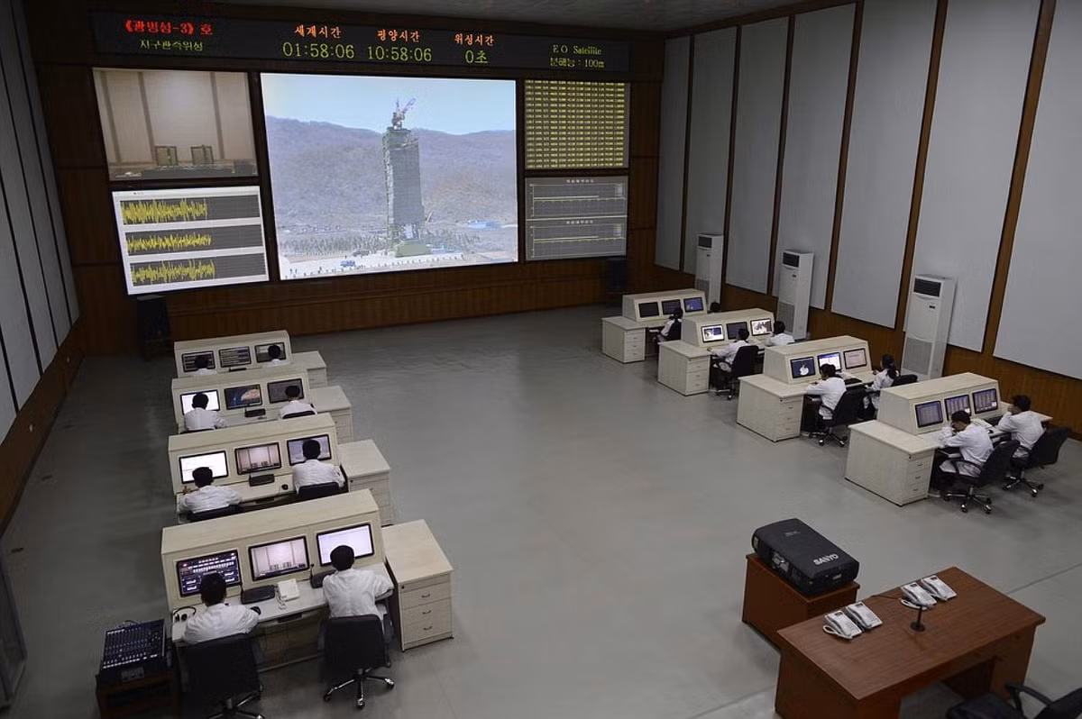 Do đó bom Graphite chỉ thích hợp để tấn công các trung tâm điều khiển tên lửa của Bình Nhưỡng, hoặc cơ sở hạ tầng hỗ trợ việc triển khai tên lửa. Bên cạnh đó loại bom này cũng có thể gây ra hiệu ứng tâm lý chiến đối với cơ sở hạ tầng dân sự của Bình Nhưỡng. Nguồn ảnh: Cry.