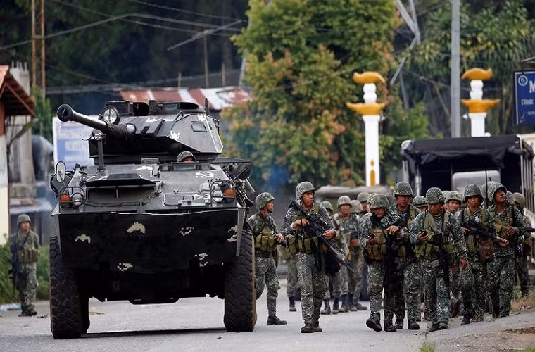 Về tổng thể nhìn nhận định hướng phát triển lực lượng tăng thiết giáp của Quân đội Philippines không hề sai nhưng nó chưa thực sự toàn diện. Mặt khác các dòng xe bọc thép của họ không còn đáp ứng được nhu cầu tác chiến trong chiến tranh hiện đại, và nếu không trang bị xe tăng họ cũng phải có ít nhất một vài dòng xe chiến đấu bộ binh hoặc phương tiện chiến đấu bọc thép đa năng tiên tiến. Nguồn ảnh: Business Insider.