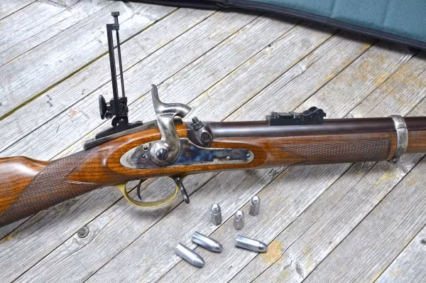 Cụ thể, những khẩu Whitworth với viên đạn vát cạnh của mình có thể đạt được tầm bắn lý thuyết lên tới 910 mét và tầm bắn hiệu quả lên tới 1400 mét. Trong thực tế, Whitworth có thể bắn trúng mục tiêu nhỏ bằng quả táo ở cách 200 mét một cách dễ dàng, điều mà không một khẩu súng trường nào thời bấy giờ có thể làm được. Nguồn ảnh: All4.