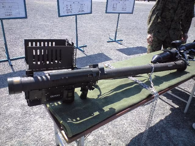 Tuy nhiên, do dò mục tiêu trong dải sáng mắt người nhìn thấy được nên hệ thống tên lửa vác vai Shiki 91 khó có thể sử dụng được trong đêm tối. Một điểm đáng chú ý nữa của Shiki 91 đó là nó được trang bị đầu đạn nổ mảnh có định hướng. Nguồn ảnh: Shito.