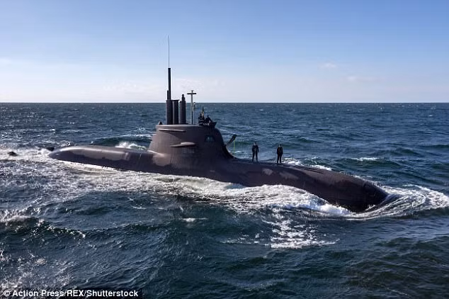 Nạn nhân của vụ va chạm là chiếc tàu ngầm mang số hiệu U-35 được đưa vào biên chế Hải quân Đức từ năm 2015. Đây là chiếc tàu ngầm đầu tiên của Hải quân Đức được đóng theo lớp Type 212A cải tiến. Nguồn ảnh: AP.