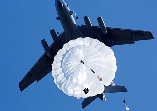 Có tới 20 chiếc máy bay vận tải loại Il-76 tham gia cuộc tập trận đổ bộ đường không lần này. Nguồn ảnh: Mileng.