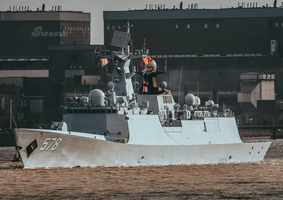 Tính tới năm 2017, phía Trung Quốc hiện đang có 25 hộ vệ hạm được đóng theo lớp Type 054A đang hoạt động và 2 chiếc khác đang được đóng mới. Nguồn ảnh: Sina.