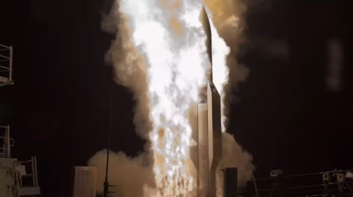 Mặc dù đã được trang bị trong biên chế của Hải quân nhiều nước trên thế giới nhưng phải tới đầu năm 2016 vừa rồi các tên lửa SM-6 mới đạt được hiệu suất chiến đấu theo thiết kế và quá trình thử nghiệm của SM-6 tới nay vẫn tiếp tục đang được nhiều bên tham gia thực hiện. Nguồn ảnh: Drive.