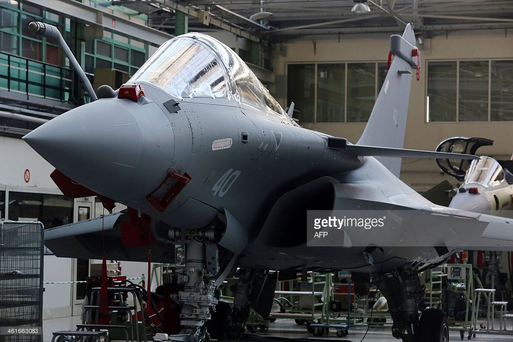 Được đưa vào sản xuất hàng loạt bắt đầu từ ngày 18/5/2001, các chiến đấu cơ Rafale do Pháp tự thiết kế và sản xuất nổi tiếng với sự đắt đỏ của mình. Nguồn ảnh: Gettyimg.