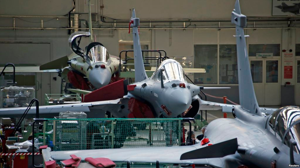 Với giá thành quá đắt đỏ cho một chiến đấu cơ đã được phát triển từ những năm 70 của thế kỷ trước, hiển nhiên là Dassault Rafale không giành được nhiều sự ưu ái trên thị trường xuất khẩu và thậm chí ngay cả trong nước, Rafale cũng được sử dụng một cách hạn chế.