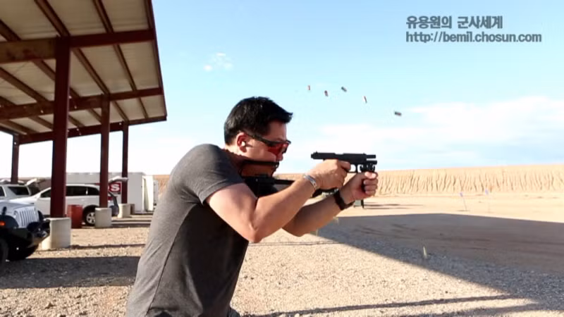 Glock 17 sử dụng cỡ đạn 9x19 mm, đây là cỡ đạn chuẩn của súng ngắn và cũng là cỡ đạn phổ biến trên nhiều loại súng tiểu liên ngày nay. Điểm đặc trưng của cỡ đạn này đó là nhỏ, nhẹ, xạ thủ có thể mang theo hàng trăm viên một cách dễ dàng. Nguồn ảnh: Chosun.