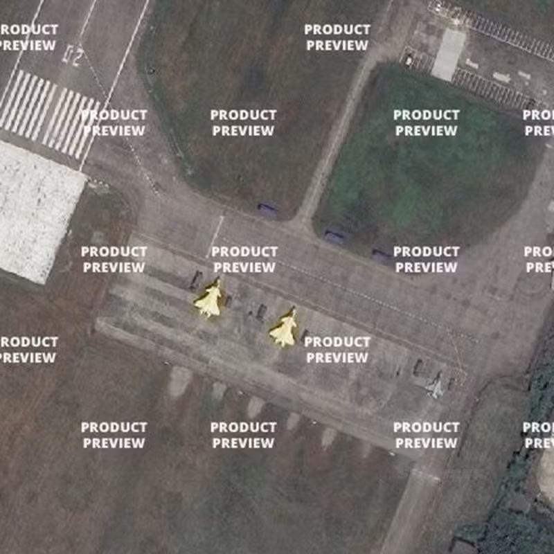 Theo đó hai chiếc chiến đấu cơ J-20 mới nhất của Trung Quốc được cho là đã "ra lò" từ tháng 9 vừa qua đã được cư dân mạng nước này phát hiện tại một sân bay quân sự của Trung Quốc thông qua các hình ảnh từ ứng dụng bản đồ, có thể dễ dàng nhận ra bên cạnh chiến đấu cơ J-20 là chiến đấu cơ huấn luyện JF-17B. Nguồn ảnh: Sina.