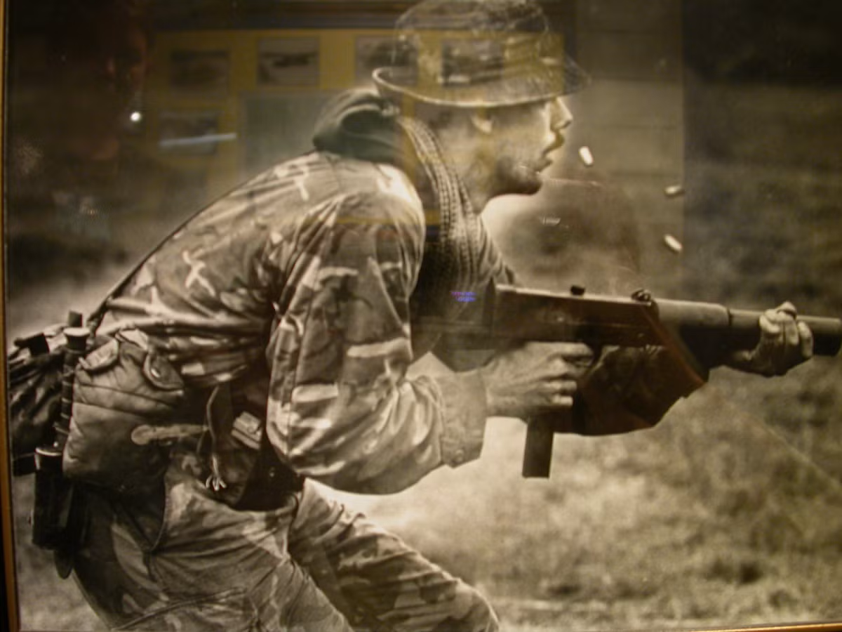 Các đơn vị SEAL trong Chiến tranh Việt Nam lần đầu được triển khai ở khu vực xung quanh Đà Nẵng từ năm 1963. Tại đây, họ được làm quen với các kiểu chiến tranh du kích, tận mắt nhìn thấy những làng mạc ở Việt Nam, nơi vừa là chỗ ở của người dân, vừa là "bãi chiến trường" khi xảy ra giao tranh giữa quân giải phóng với các lực lượng quân sự của Mỹ và Sài Gòn. Nguồn ảnh: Navyseal.