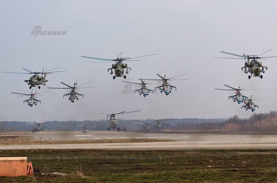 Các trực thăng Mi-28, Mi-24 và Mi-26. Trong đó có trực thăng Mi-24 được thiết kế từ thời Liên Xô là loại trực thăng đầu tiên trên thế giới được thiết kế theo kiểu vừa là trực thăng tấn công, vừa có khả năng vận tải. Nguồn ảnh: Sina.