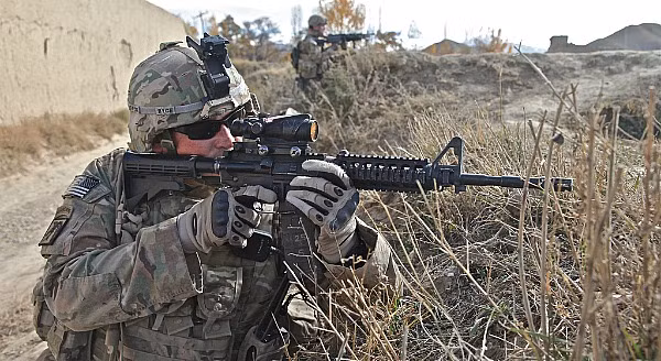 Cũng theo Sputnik, với thành công của việc "loại bỏ" được M1911 Quân đội Mỹ đang tính tới việc loại bỏ dòng súng trường tấn công M16 mà nước này đang sử dụng bằng một loại súng khác đáng tin cậy và tiên tiến hơn. Nguồn ảnh: Pinterest.