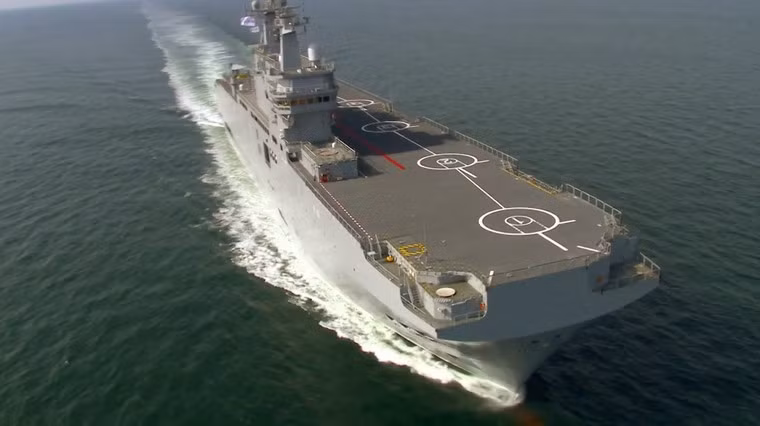 Đến năm 2015, phía Pháp và Ai Cập đã đạt được thỏa thuận về việc mua lại cả hai tàu đổ bộ trực thăng đáng lẽ ra sẽ được chuyển giao cho Nga. Phía Ai Cập đã chi tới 950 triệu Euro để trở thành chủ sở hữu của hai tàu đổ bộ trực thăng này, trong số đó bao gồm cả chi phí đào tạo thủy thủ đoàn và xây dựng các cơ sở hậu cần tại Ai Cập. Nguồn ảnh: Youtube.