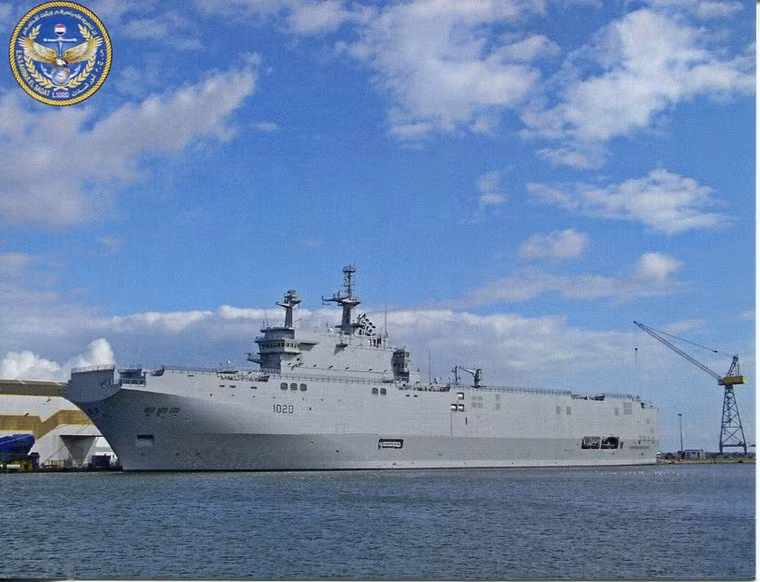 Mặc dù vậy, số phận của hai tàu đổ bộ nhanh chóng bị thay đổi khi Nga bắt đầu can thiệp vào xung đột ở miền Đông Ukraine. Dưới sức ép của Mỹ và châu Âu, Pháp buộc phải ngưng chuyển giao các tàu đổ bộ trực thăng cho Nga bao gồm cả Vladivostok và Sevastopol. Nguồn ảnh: Postcard.