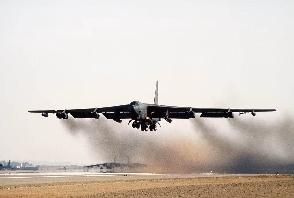 Sau khi bó tay không thể tìm được quả bom, Quân đội Mỹ đã quyết định giữ nó bị chôn vùi vĩnh viễn bằng cách mua trọn mảnh đất đầm lầy đó với giá cao ngất ngưởng và cho người canh gác đến tận ngày nay. Nguồn ảnh: Aviation.