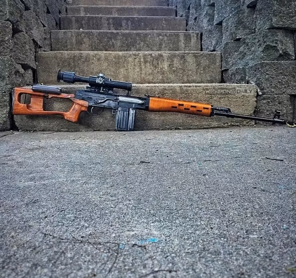 Khác với SVD, NDM-86 sử dụng được song song cả hai cỡ đạn 7,62x54R hoặc 7,62x51 NATO đây là một lợi thế lớn của nó trên thị trường xuất khẩu vũ khí. Trước đây súng trường bắn tỉa NDM-86 được trang bị đại trà trong tất cả các lực lượng vũ trang Trung Quốc tuy nhiên hiện nay chỉ còn Quân đội Trung Quốc là còn sử dụng loại vũ khí này, các cơ quan cảnh sát và an ninh đã chuyển sang sử dụng QBU-88. Nguồn ảnh: Sina.