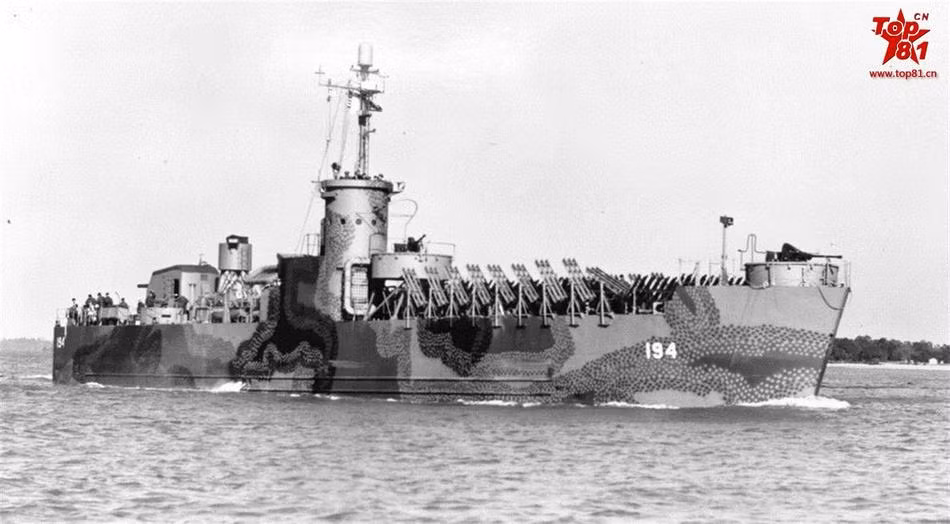 Chưa kể tới việc, các cuộc xung đột ngày nay thường phát triển theo hướng phi đối xứng, ít có một cuộc chiến tranh nào mang hơi hướng tổng lực đòi hỏi sự tham gia của các loại hỏa lực mang tính "vùi dập" đối phương như các loại pháo phóng loạt sà lan này. Nguồn ảnh: 81.