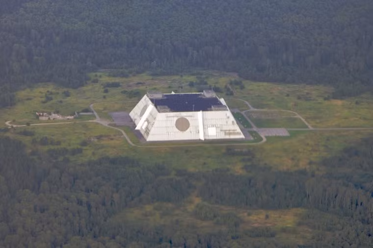 Hệ thống này được sử dụng để bảo vệ toàn diện không phận Moscow khỏi mọi loại tên lửa của đối phương, ngoài ra tổ hợp A-135 cũng được sử dụng để bảo vệ các khu công nghiệp quốc phòng quan trọng nhất của Nga ở vùng Ural. Nguồn ảnh: Panoriano.