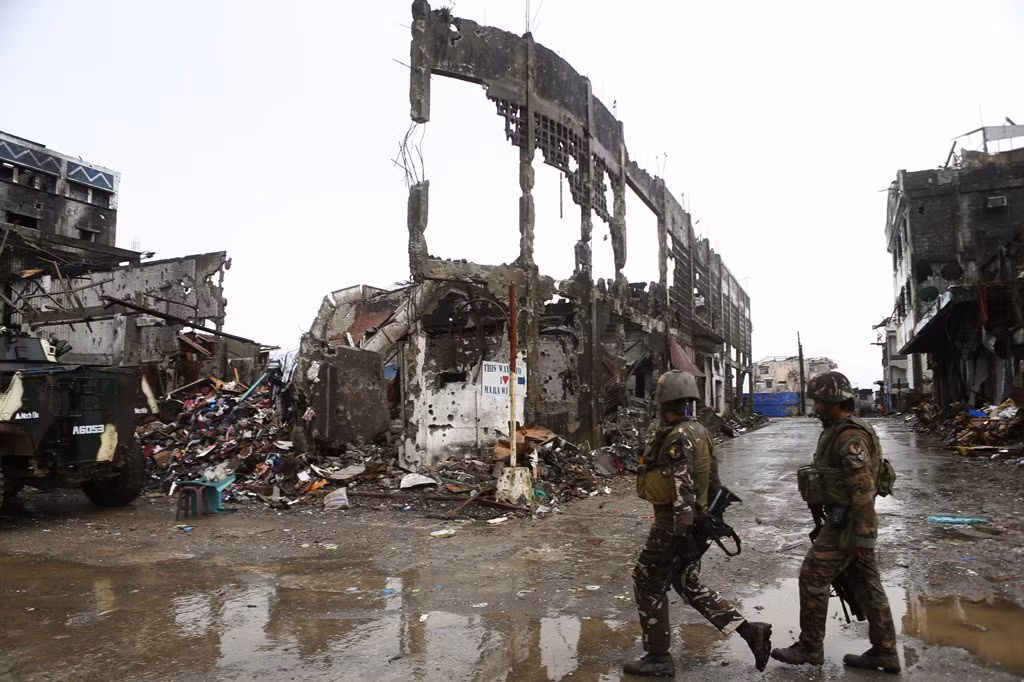 Thành phố Marawi tan hoang đổ nát, toàn bộ dân chúng bên trong thành phố này đã được di tản hết trong những ngày đầu khi cuộc chiến bắt đầu. Nguồn ảnh: Twitt.