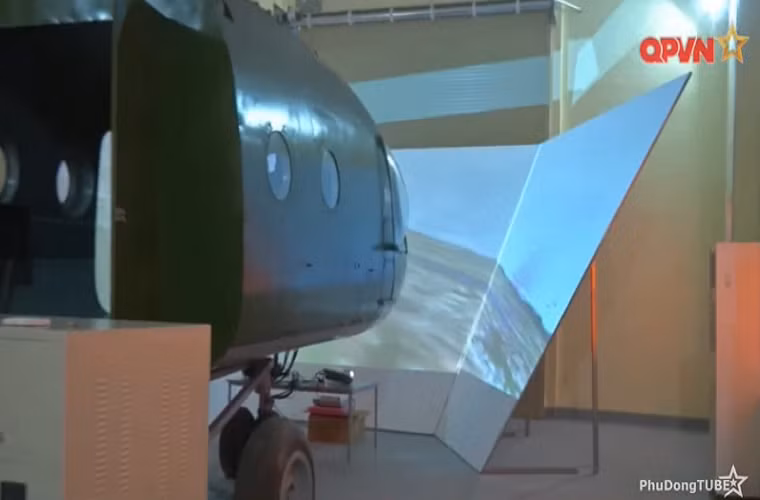 Hệ thống buồng tập bay dành cho trực thăng Mi-8 hiện đang được trang bị cho một số đơn vị thuộc PK-KQ, trong đó có trung đoàn trực thăng 930 (Sư đoàn 372). Nguồn ảnh: QPVN.