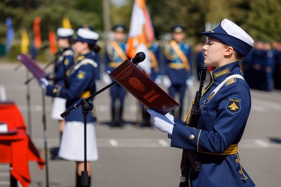 Quân đội Nga có rất nhiều nữ quân nhân phục vụ nhưng nhiệm vụ chủ yếu của học chỉ là ở khối văn phòng, làm những công việc bàn giấy. Nguồn ảnh: RIA.