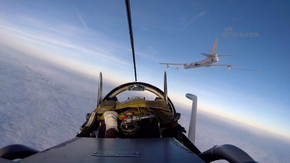 Các phiên bản J-10 sử dụng động cơ WS-10A do Trung Quốc sản xuất có thể có thời gian hoạt động thấp hơn so với các phiên bản J-10 sử dụng động cơ Nga, tuy nhiên thấp hơn bao nhiêu thì hiện chưa có thông tin nào xác thực. Nguồn ảnh: Sina.