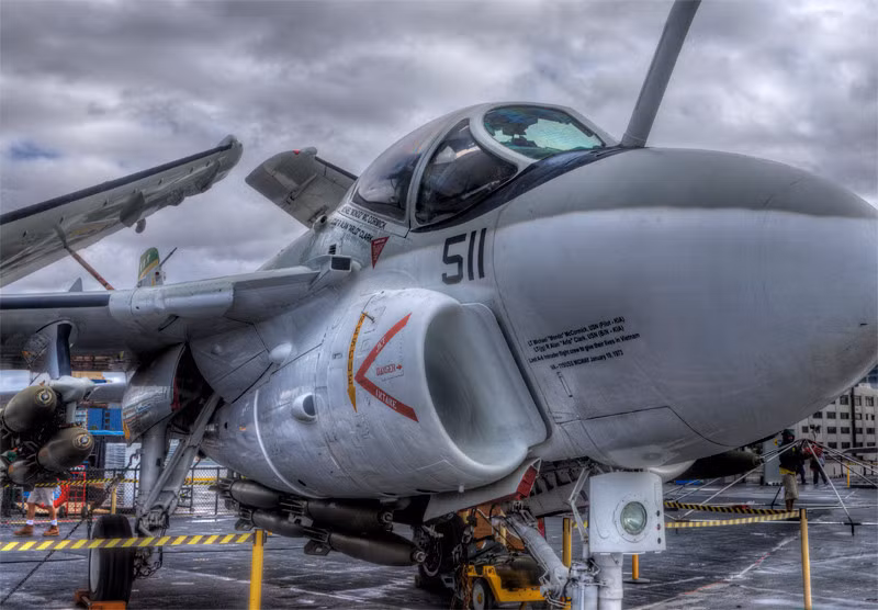 Trong chuyến bay định mệnh đó, cả hai phi công đã nhận ra kim chỉ thị nhiên liệu bên trong chiếc máy bay có vẻ đã không hoạt động đúng khi mà họ đã cất cánh từ rất lâu trước đó nhưng đồng hồ xăng hoàn toàn không tụt xuống mà vẫn giữ nguyên mức "đầy bình". Nguồn ảnh: .Michael.