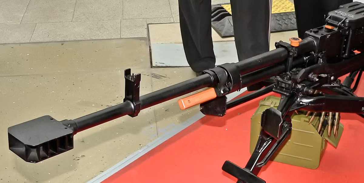 Sử dụng hộp tiếp đạn chuẩn 50 viên, khẩu Kord tốc độ bắn tối đa theo lý thuyết lên tới 750 viên mỗi phút. Tuy nhiên thực tế Kord có độ giật cực lớn nên xạ thủ thường chỉ bắn điểm xạ tối đa 5 viên một với các mục tiêu ở khoảng cách lớn. Nguồn ảnh: Taide.