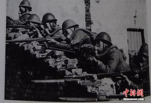 Mặc dù vậy, giới sử học thế giới khẳng định Trung Quốc chưa bao giờ thắng Nhật Bản trong cuộc chiến tranh này. Nhật rút quân là do đầu hàng Đồng Minh, khi đó, quân Trung Quốc với tư cách là Đồng Minh chống phát xít nghiễm nhiên là phe chiến thắng. Nhiều tài liệu thậm chí còn ví Trung Quốc là "nước Pháp ở châu Á" để ví von chiến thắng không mấy phần vẻ vang của quốc gia này trong cuộc chiến tranh chống Nhật. Nguồn ảnh: Baidu.